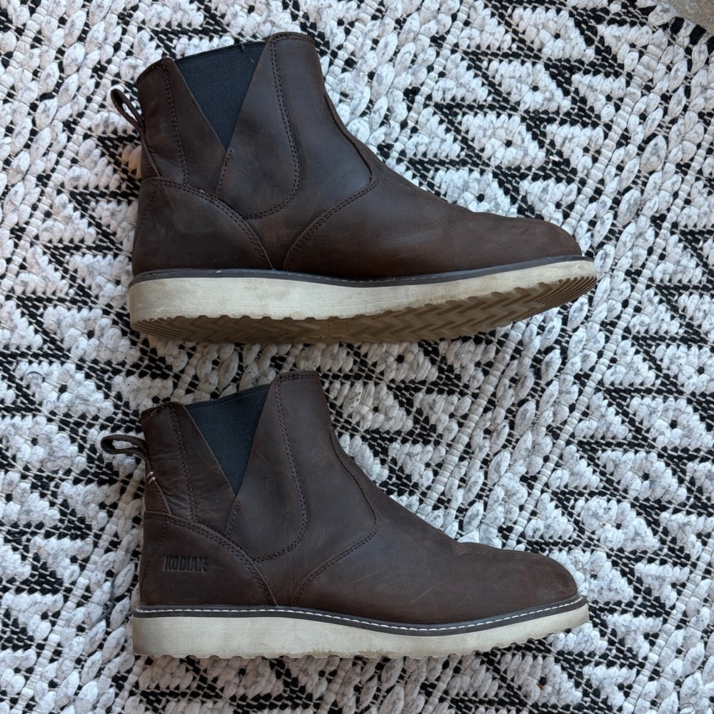 Women’s Kodiak Whitton Chelsea Brown Leather Ankle work boots with soft toe. 11